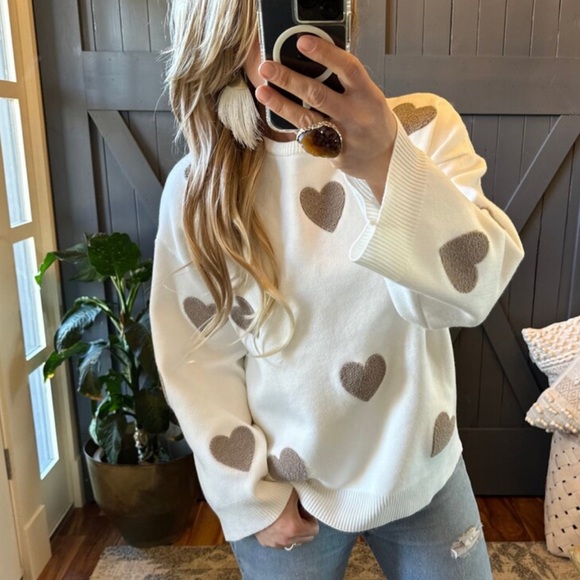 New Heart Embroidered Patch White Pullover Crew Neck Sweater Top - Picture 7 of 9